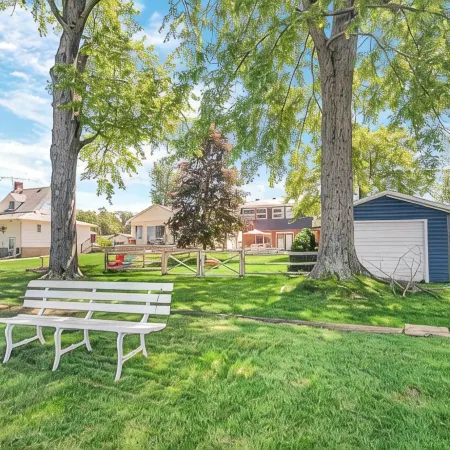New! Sunset Shores: Lakefront home with private pier/huge fenced yard!