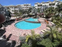 Perfectly located Condo in Frigate Bay.  호텔