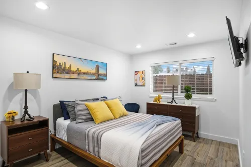Charming 2-bedroom house in lovely Lodi with WiFi, AC