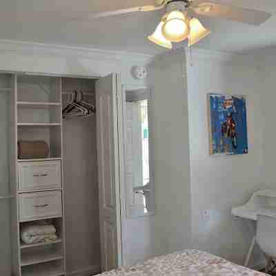 Casa Tua:  Charming House in Downtown West Palm Beach! Rooms