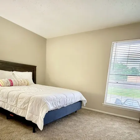 Worker friendly, cozy, great location, quiet, full kitchen, WiFi,
