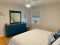 Charming private home. Walk to beach, restaurants, entrance to the Cliff Walk! - บังกะโล
