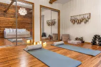 Bailey Treetop Retreat: Spacious, Hot Tub, Pool Table, Yoga, Family, Views - Gym