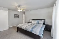 4 bedroom house near, 15 min from Magnolia - balcony