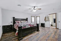 Simply Amazing....Remodeled Cabin with Strawberry's Largest Deck, Dog Friendly