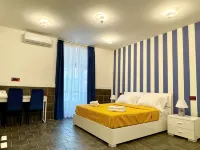 Yacht Club Angioino Hotels near Piazza Plebiscito