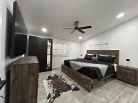 Exclusive Farmhouse Villa with Hot Tub Retreat
