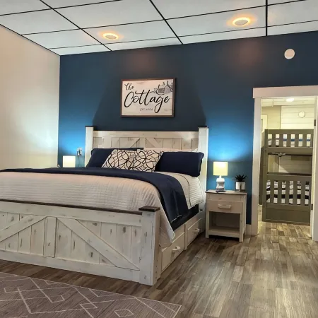 Studio Cottage on the Square, entire rental unit in Jamestown, Kentucky