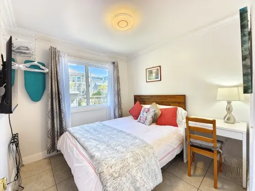 622- 1 bedroom 1 bathroom suite with TV, Private Bath & Kitchenette - Bungalows