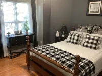 Charming 4 bedroom two story home in a golf course neighborhood. - 4 stjerner
