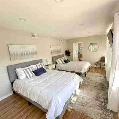Low Summer Rates, Pond Views , Slps 12 Rooms