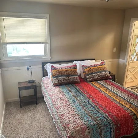 3-bedroom house in charming Green Bay, walking distance to LAMBEAU!!