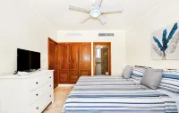 Playa Turquesa 1 Bdr Penthouse + Loft-Ocean View - Sleeps 4 Direct Beach Access - ビーチサイド