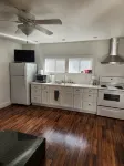 Cozy 1 bedroom cabin in peaceful Trinity Center with AC