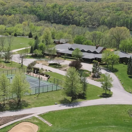 Gorgeous Chalet Getaway with Cabin Feel sleeps 10 at Innsbrook Resort