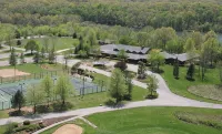 Gorgeous Chalet Getaway with Cabin Feel sleeps 10 at Innsbrook Resort