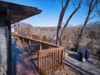 Waterfront House- Slip Included - Homestays