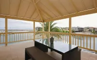 The Marina Hotel - Mindarie - Romanttinen