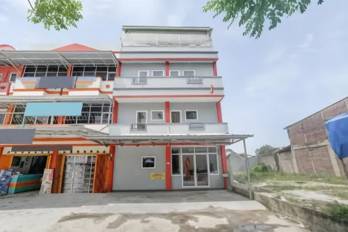 Ava Guest House Lampung - Motels