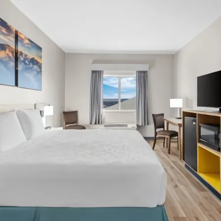 Days Inn & Suites by Wyndham Castle Rock