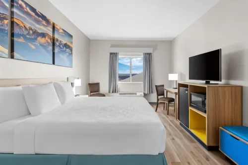 Days Inn & Suites by Wyndham Castle Rock