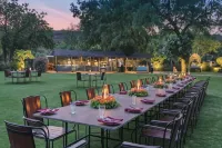 WelcomHeritage Bal Samand Lake Palace - breakfast