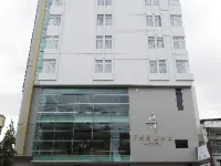 The One Hotel Makassar - parking