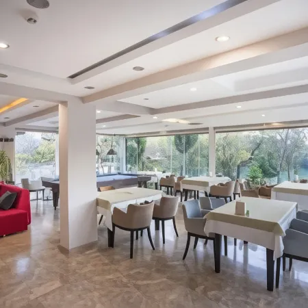 The Sansa Hotel & Spa Отели рядом с достопримечательностью «Озеро Титреенгёль»