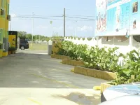 Turtle Bay Inn - parking