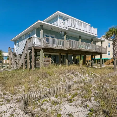 Beachside Haven: Spacious 6-Bedroom Retreat Just Steps from the Sand