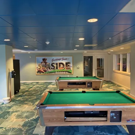 Seaside Getaway: Your Beachfront Resort Retreat on the Promenade.