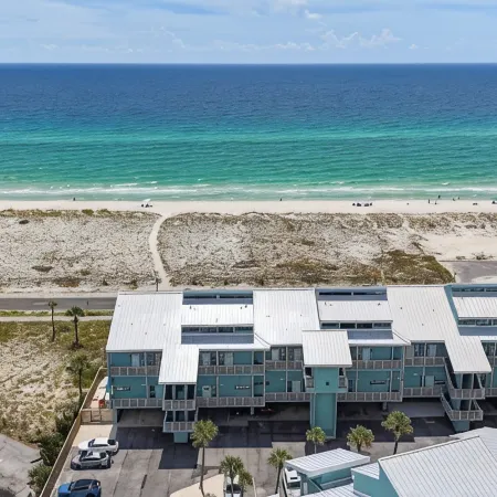 Waterfront 3-bedroom palm beach paradise with a pool on Pensacola Beach