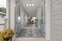 Gorgeous Waterfront w/ Golf Cart! 4 bds, 3.5 ba! Sleeps 12 - 3-Star
