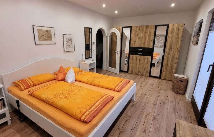 Sonnige Ferienwohnung Grassau mit Südterrasse und Garten, Zentral Gelegen