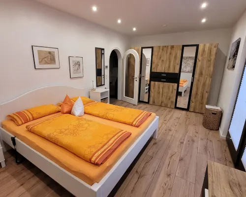 Sonnige Ferienwohnung Grassau mit Südterrasse und Garten, Zentral Gelegen Hotels in Grassau