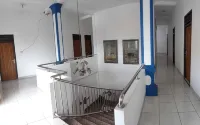 Losmen Ibu Hj. Tarjo - Hostels