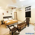 Srirathna Temple View Inn - 3-Star