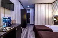 Gold Shark Hotel - parking