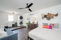 8b 4b nearby pool, Blanco, wine trail, town sq