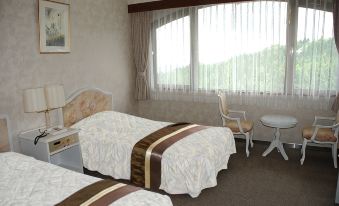 Maizuru Country Club Hotel Lodge