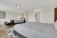 Hidden Gem! Large 3BR Condo, minutes to Pleasant Mtn! 40 Minutes to Sunday River - Wi-Fi
