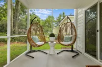 Four King Beds, Firepit, Grill in Park Circle! - Homestays
