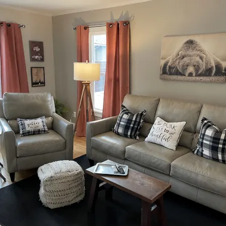 Cozy Downtown Home 🏘