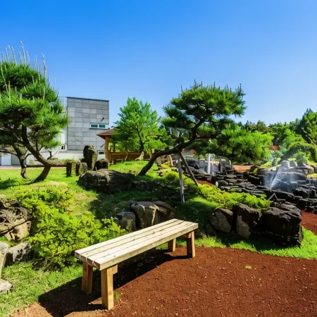 Jeju Garden Pension Отели рядом с достопримечательностью «Тематический парк Sunrise Lands»