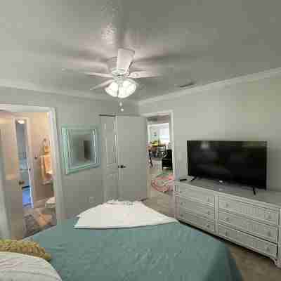 Rock Ridge I. Private and close to everything. Rooms