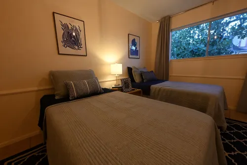 Spacious Condo with game room, office and large kitchen. 5 min. to Sunrise Mall! - 3-Star