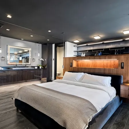 Modern City Loft in Downtown River District