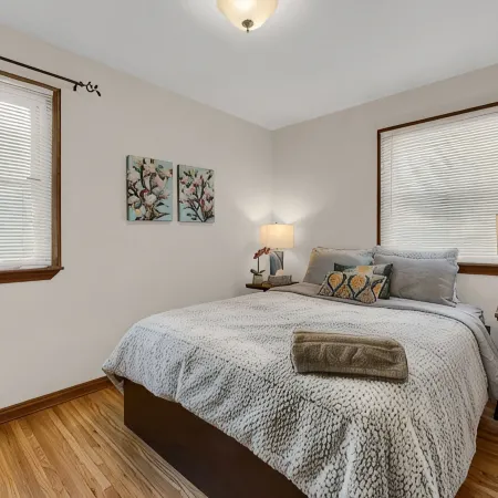 Minutes From Mall Of America and Airport -Single family quiet non through street