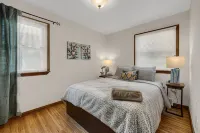 Minutes From Mall Of America and Airport -Single family quiet non through street