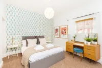 Fabulous 3 Bed Apartment with Private Courtyard - 4-Star